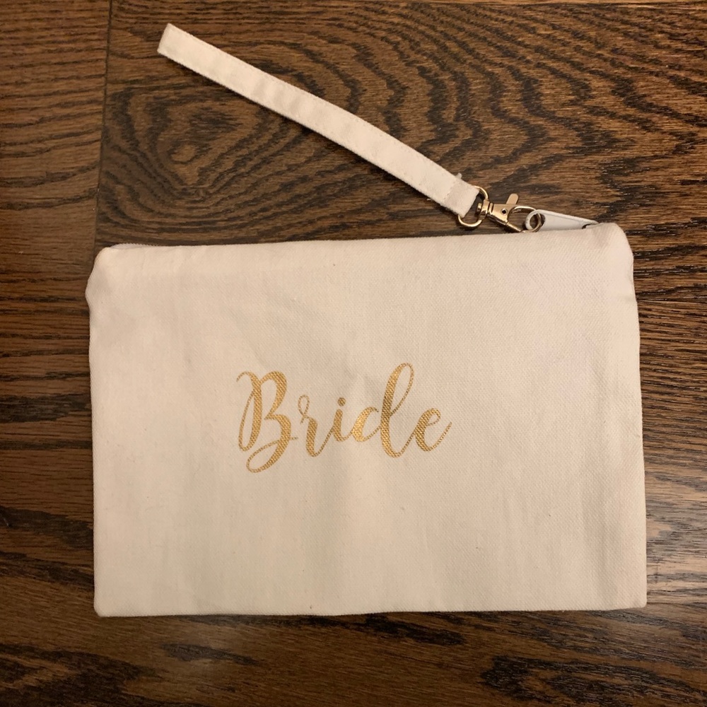 Canvas bride clutch! 💍👛